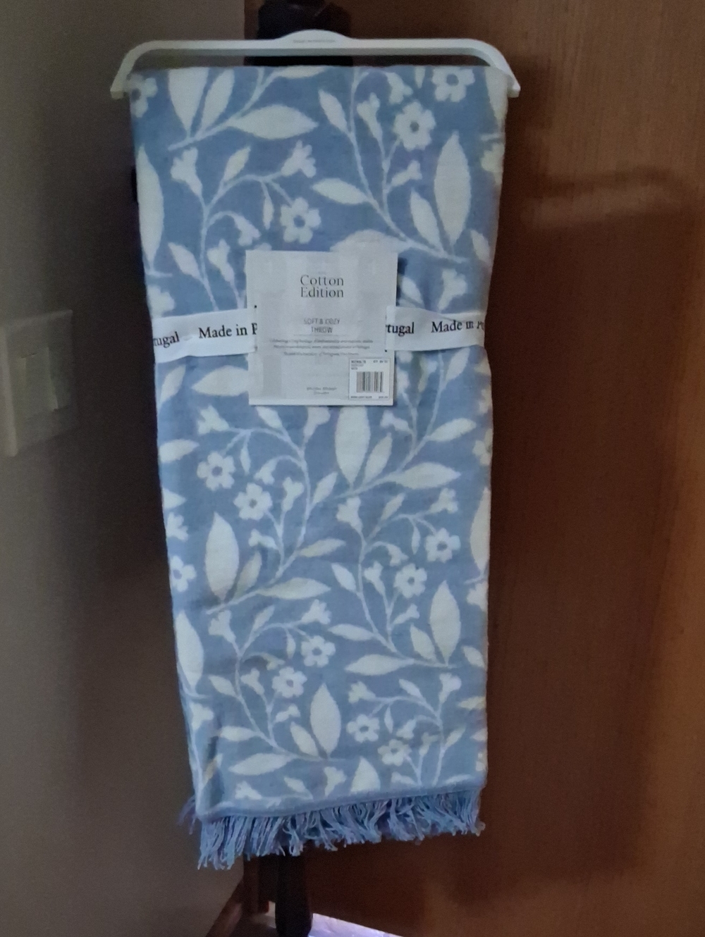 Kohl's Blue and White Floral Cotton Bath Towel